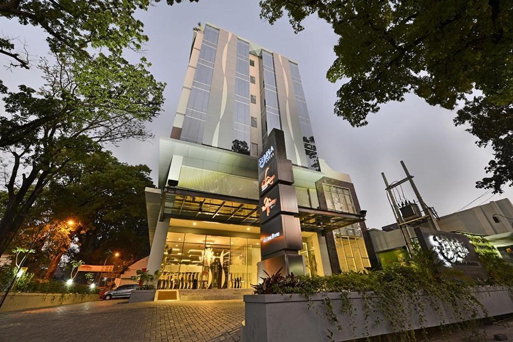 Serela Cihampelas By Kagum Hotels Bandung Eksteriør billede